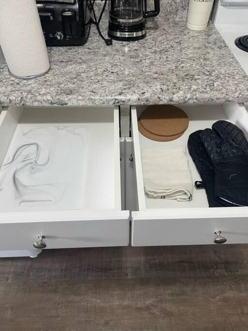 קמרוז Wonderful 2-Bedroom Apartment מראה חיצוני תמונה