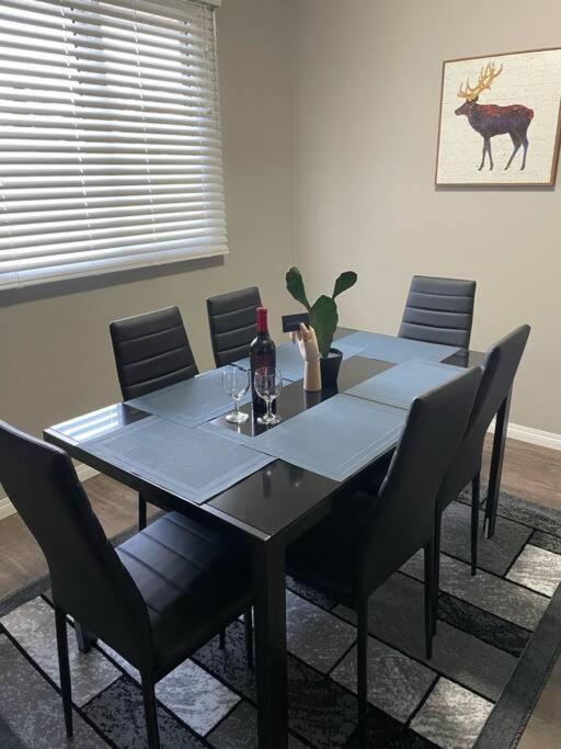 קמרוז Wonderful 2-Bedroom Apartment מראה חיצוני תמונה