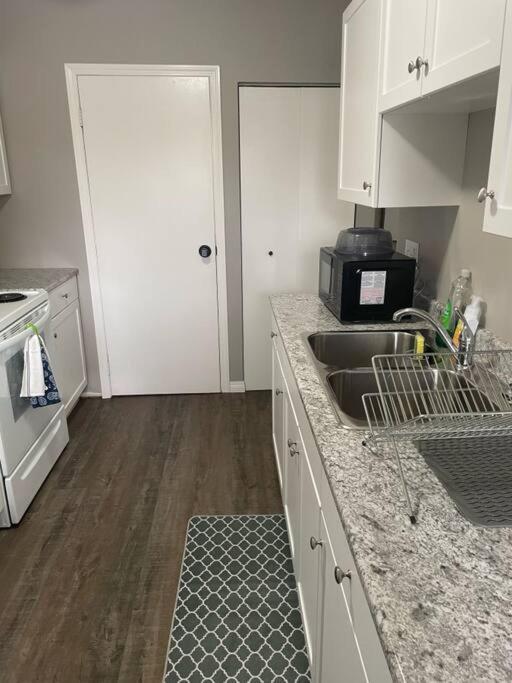 קמרוז Wonderful 2-Bedroom Apartment מראה חיצוני תמונה