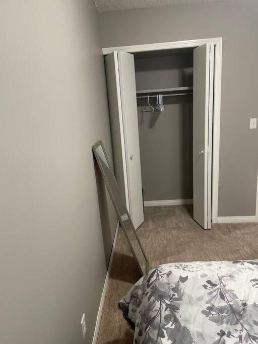 קמרוז Wonderful 2-Bedroom Apartment מראה חיצוני תמונה